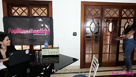 Ibu muda bikin aku muncrat saat wawancara