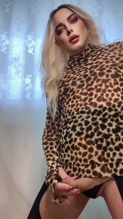 Trans Sasha Q Masturbates and Cums