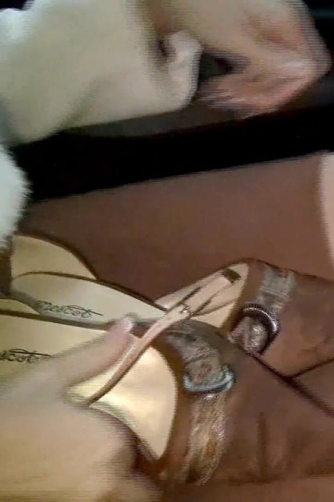 Rijden in naakte panty's en bworn buckled pompen