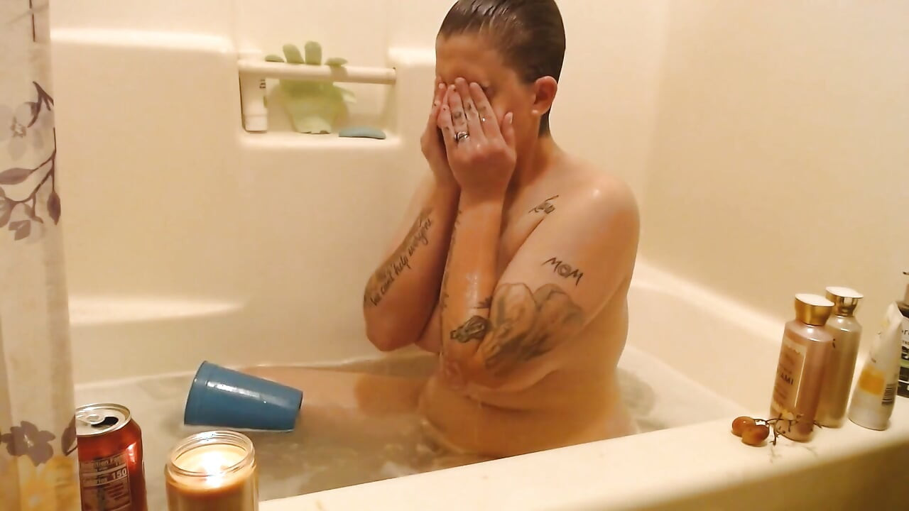Full Body Sudsy Bubble Bath Hair Washing Grapes N Candles