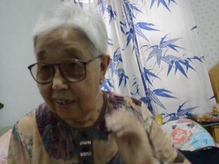 Asiatische 70+ Oma