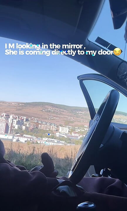 Με έπιασε να αυνανίζομαι και άρχισε να με γαμάει