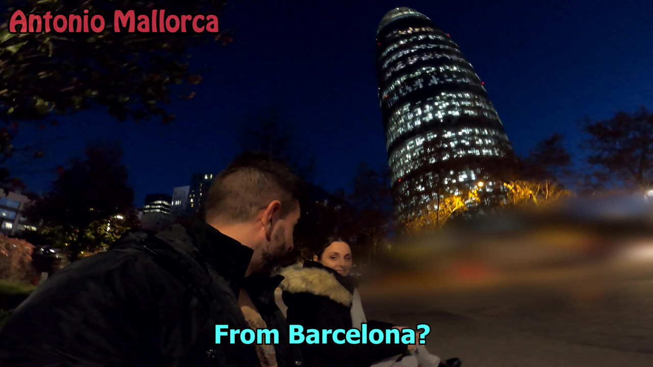 在我丢了airbnb后，热辣的大屁股西班牙人邀请我去她的酒店房间