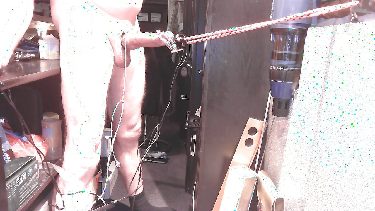 Streching my Cock under estim