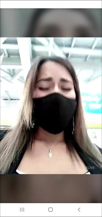 Katy usando ovo vibrante ao vivo em xhamster no supermercado