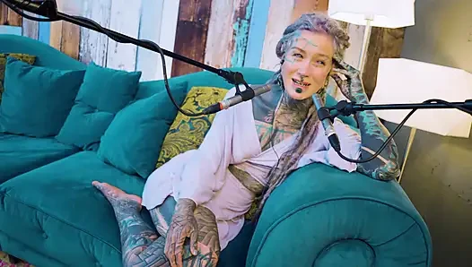 Ich spreche über B - Bordem - ASMR podcast SFW spricht goth dünnes mädchen dreadlocks tattoo model inked mädchen