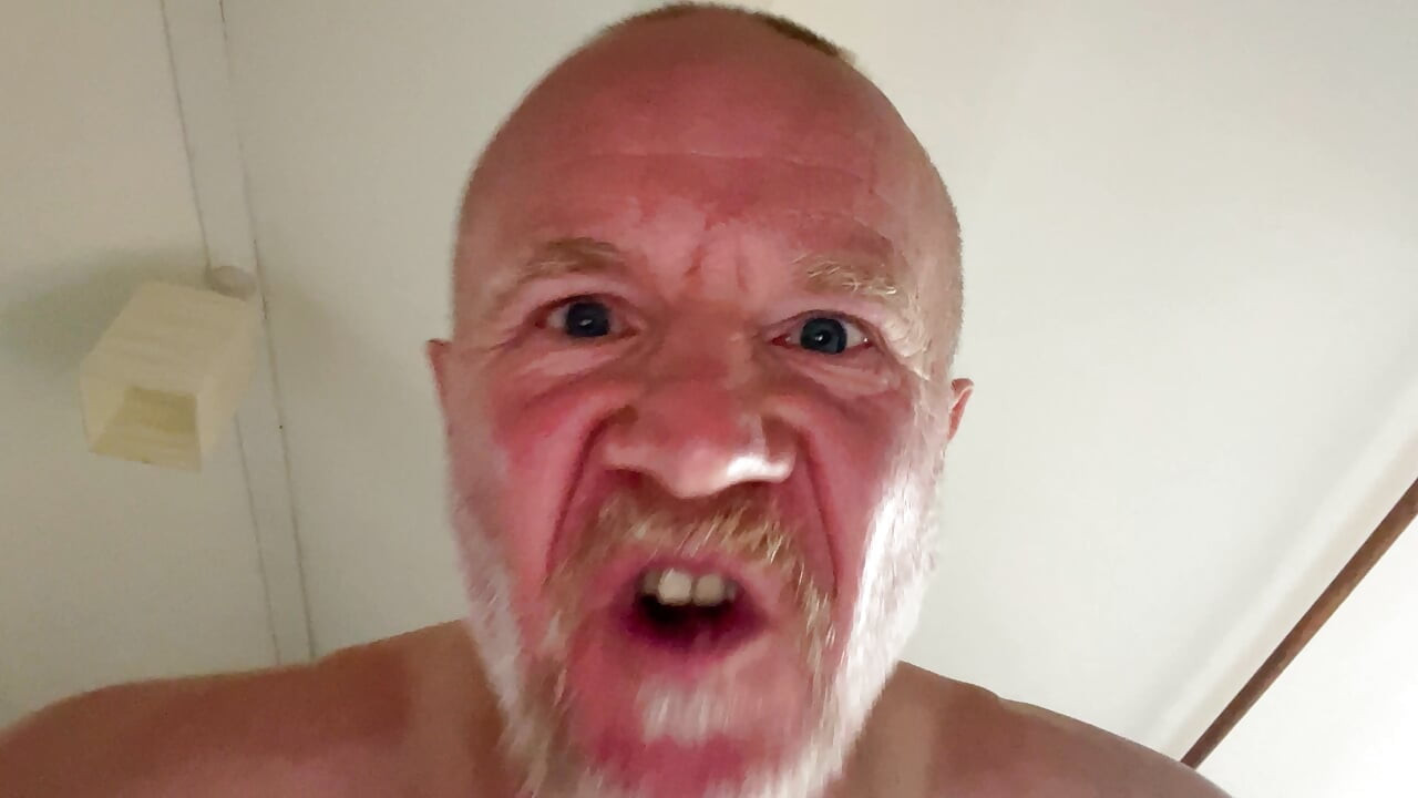 Big verbal muscle Daddy close up fucking POV, flexing grunting and spraying you with cum