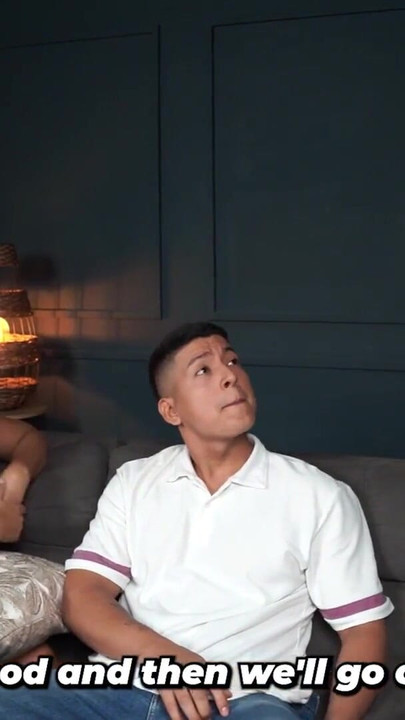 Η γκόμενα απάτησε αφού ο φίλος και η μαμά έκαναν σεξ πίσω από την πλάτη της χωρίς προφυλακτικό - Καλά Χριστούγεννα! | Κλιπ 3