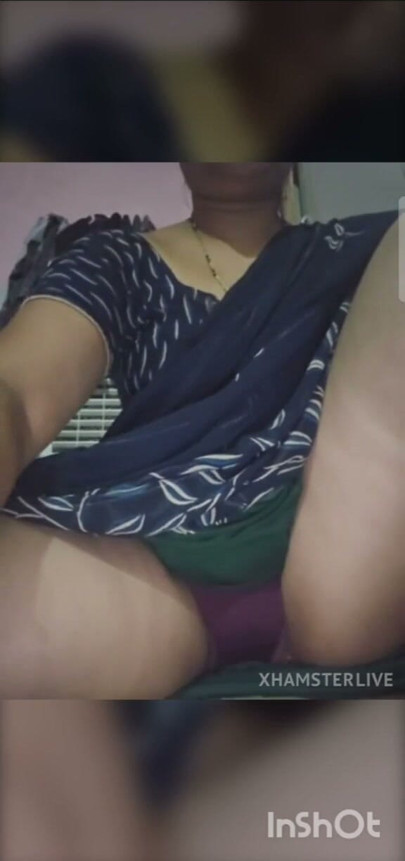 Desi bhabhi sandalye üzerinde oturup amının keyfini çıkarıyor | Bölüm 1