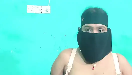 Pasangan sange bangla ngobrol intens di malam hari yang penuh gairah