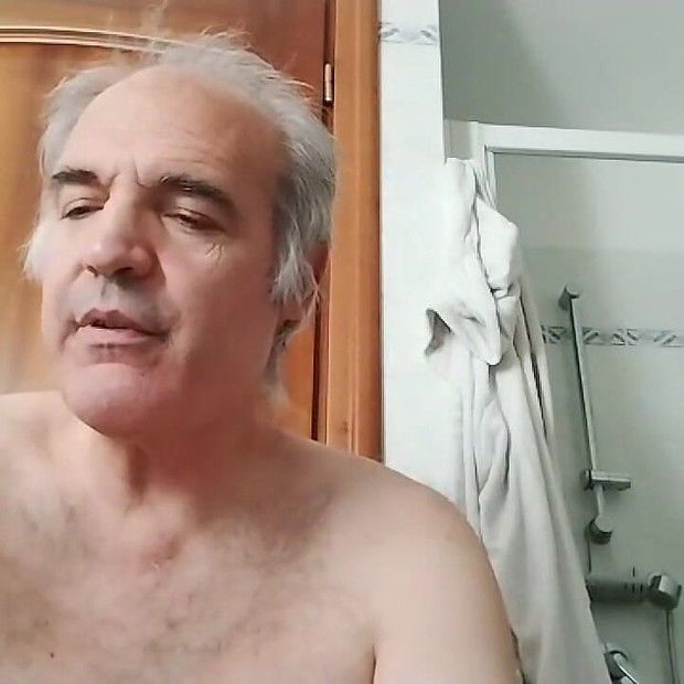 Moje lice, moj kurac i moji pazusi u prvom planu!