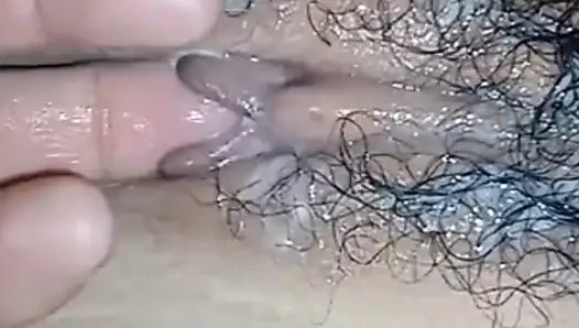 Aşka gerek yok ama yine de vücudunun sıcaklığını hissediyorum