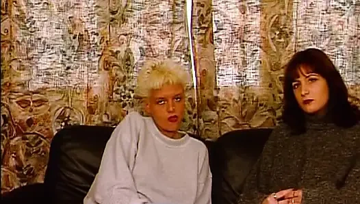 Almanya'dan lezbiyen kızlar birbirlerine dokunuyor