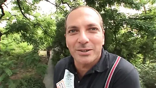 Сладкую блондинку отшпилили и трахнул в задницу жесткий член, кончающий на ее задницу