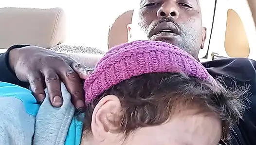 Edepsiz sokak fahişesi kahvaltıda dölümü içiyor. MİLF