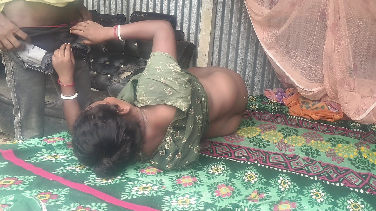 Pados ki bhabhi ko bed per chudai ki