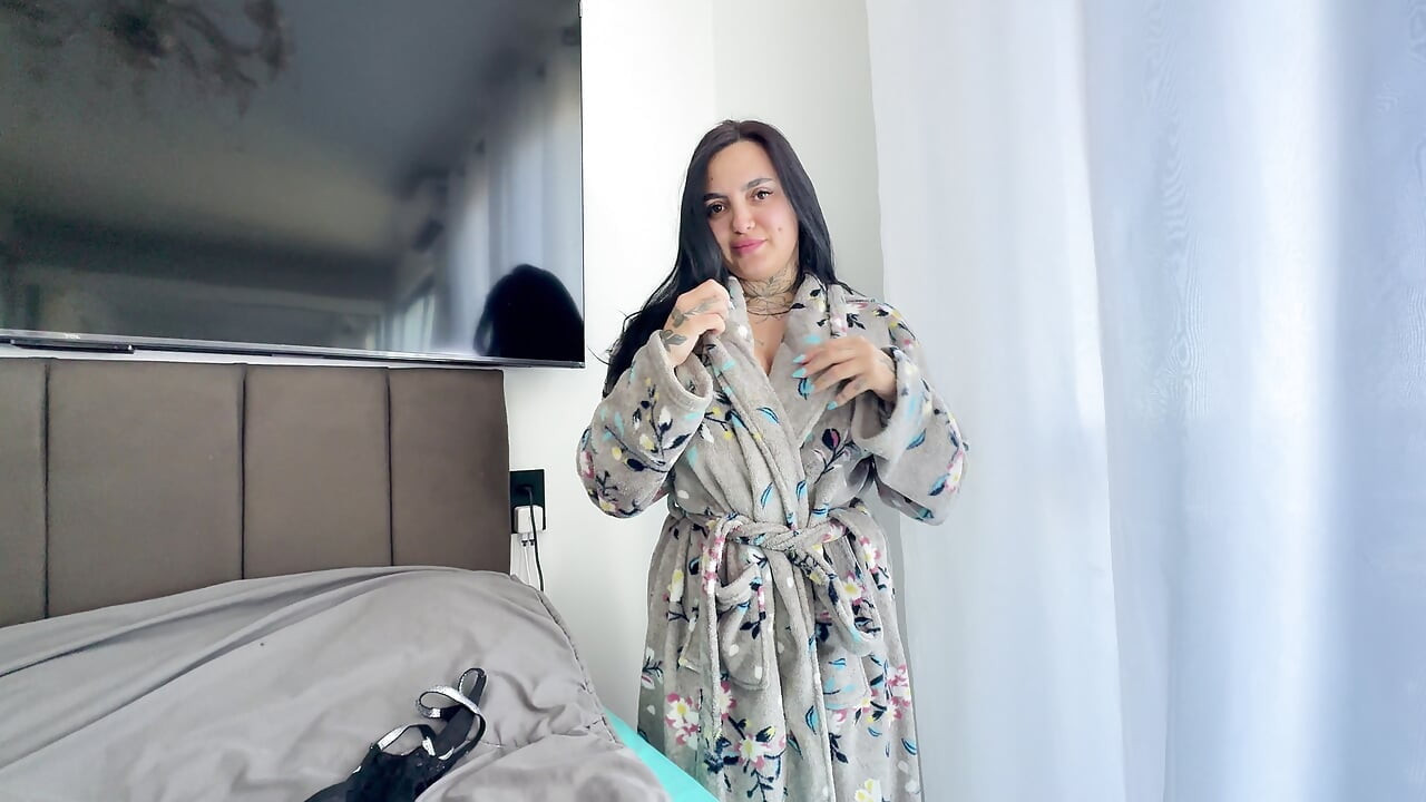 Moja latina MILF ima glasnu i mokru pičku.
