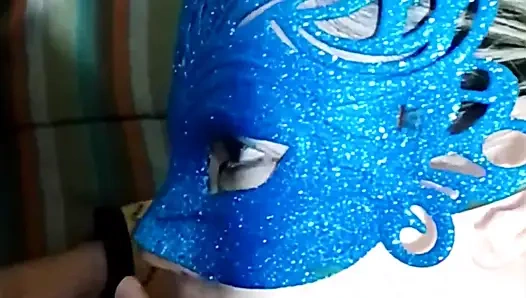 Aku diundang ke rumah tetanggaku sendirian dan kami ngelakuin ini dari new york