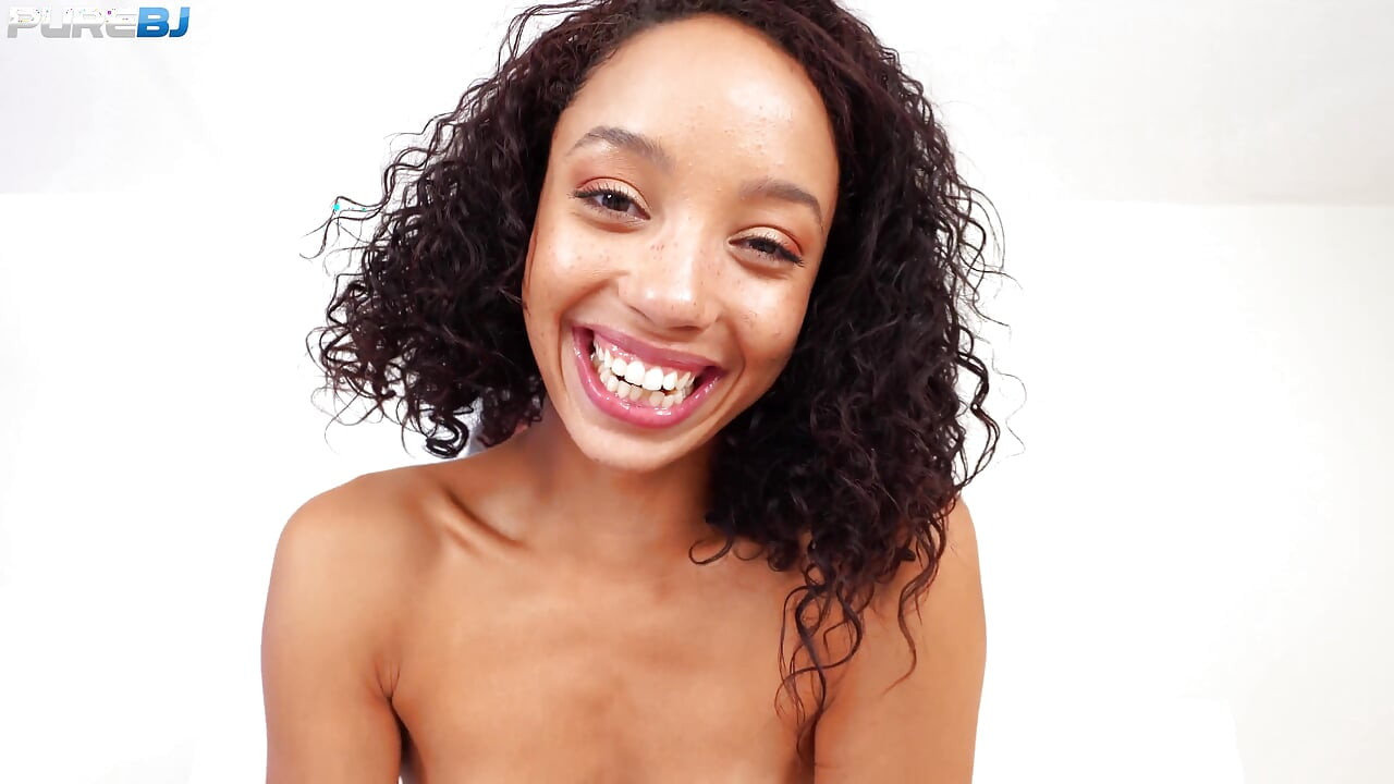 Alexis Tae hat nach dem blowjob ihre sommersprossen mit sperma bedeckt