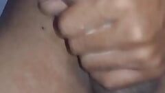 Masturbation avec éjaculation à la main