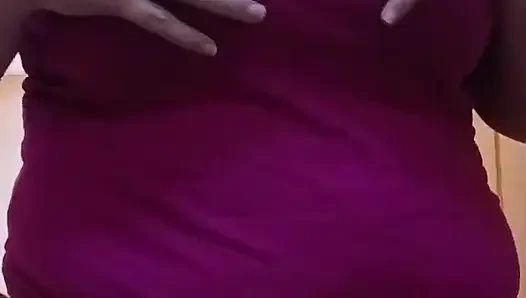 Amcık yakın çekimleri ve edepsiz konuşma ile mastürbasyon