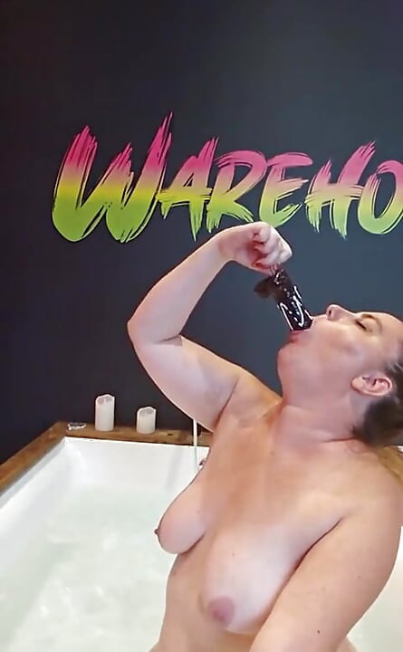 Cum join me in the bath at Warehouse-X ! I have toys! I will bring my ass if you bring you