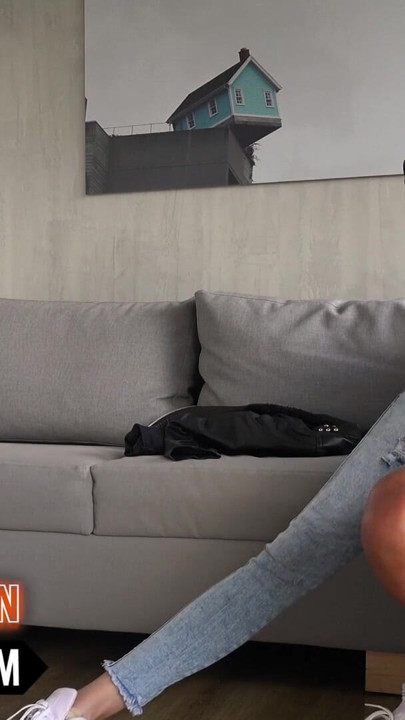 Echte amateur-latina smeekt om hard geramd te worden door een grote blanke pik Amerikaan | Clip 1