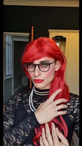 私のタイトなレースのドレスでからかう