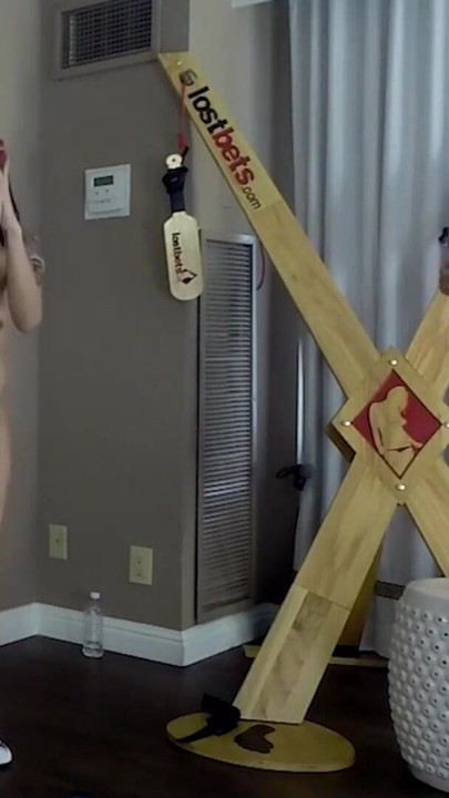 Stars unerfahrenes Mit einem Strap-on macht das Spiel aufregend | Clip 2