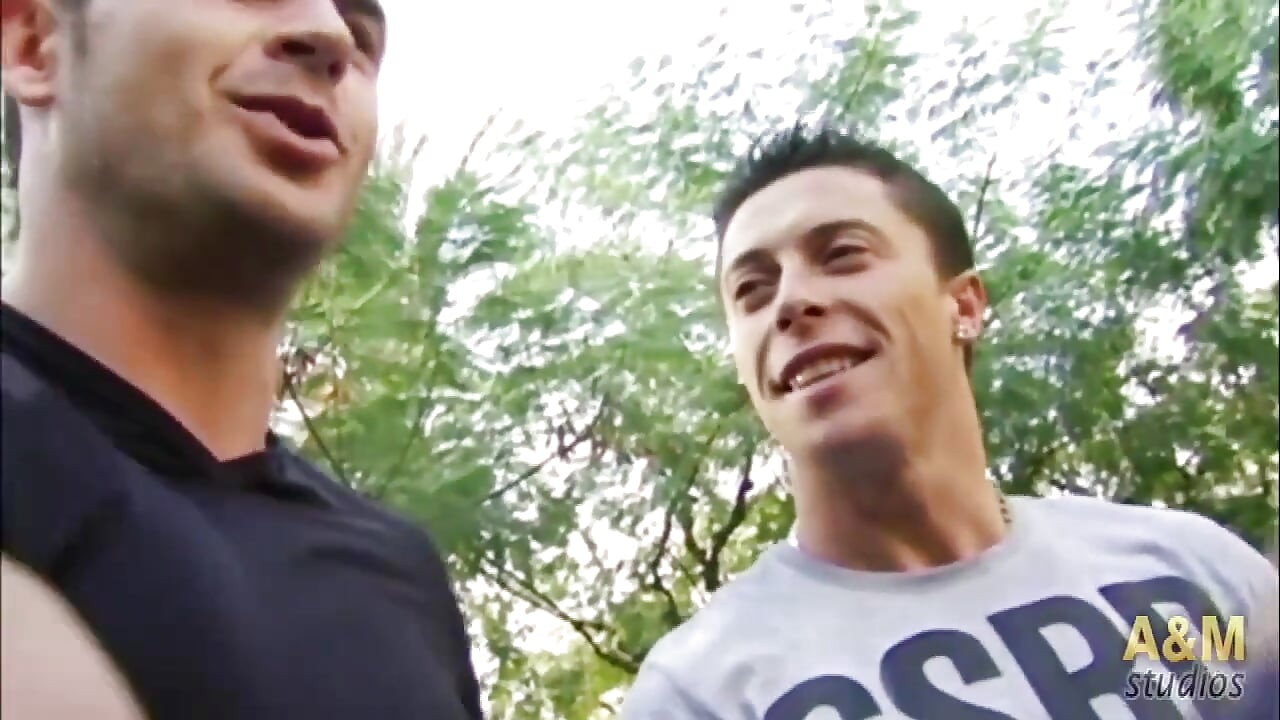 Fuck !! Two guys propose to my wife to do a porn scene and she says yes!!