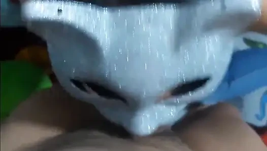 Ich habe meinen nachbarn davon überzeugt, mir einen blowjob zu geben