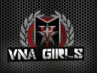 Молодая черная Jenna Foxx помогает Naomi Woods и Alex Grey в оргазме!