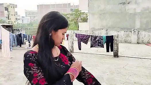 Cewek ini mengoda dan selingkuh dari suaminya waktu lagi liburan sama pria asing, tapi dia cantik banget