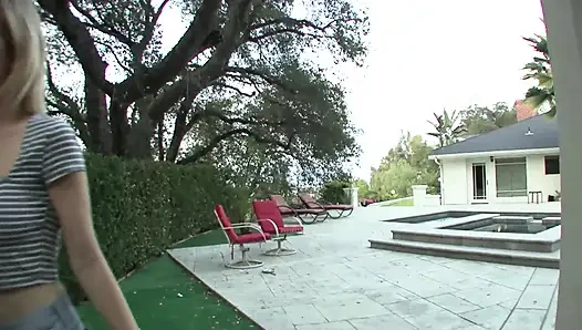 Hari muncrat untuk pelacur muda