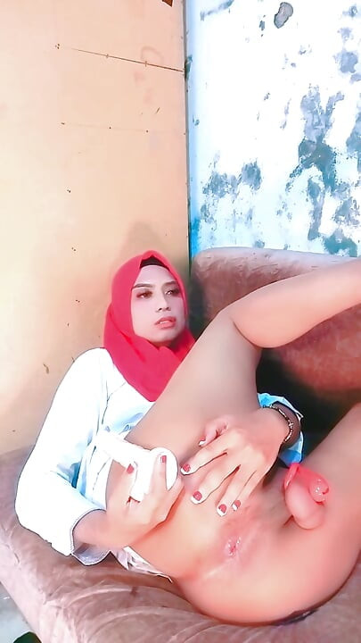 Indonezyjski hidżab shemale trening analny