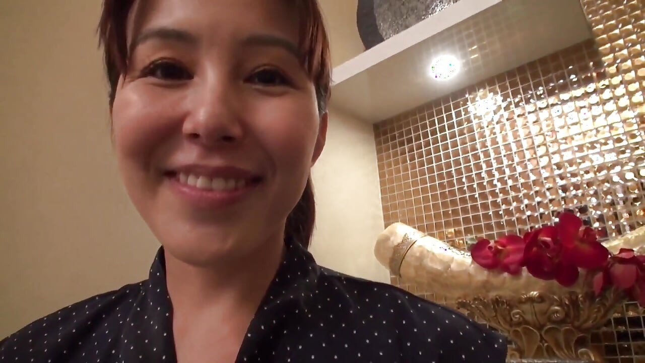 K-cup Super Milk Wife, Megumi, 42 Years Old