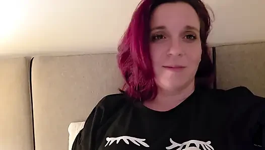 Er Wollte Mich Aus Dem Hotelzimmer Werfen… Doch Nach Dem Zweiten Glas Wein Lag Ich Plötzlich Mit Ihm Im Bett