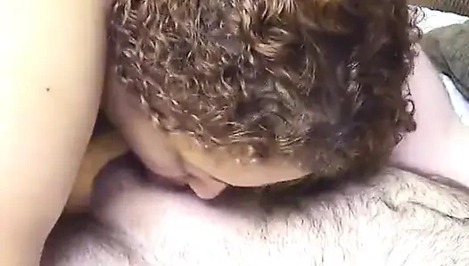 Cewek obesitas pakai stoking jaring-jaring dientot sama kontol besar sambil berkacamata