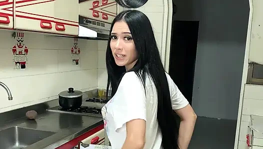 Фетиш-поклонение задницам с очень возбужденной латиноамериканкой