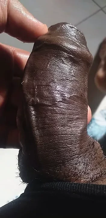 Принимая солнечную ванну, делая мой хуй чернее