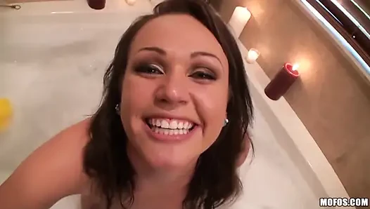 I Know That Girl - My Girlfriend Gave Me a Surprise in the Bubble Bath Today