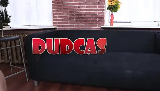 Cewek pergi ke studio untuk dicetak