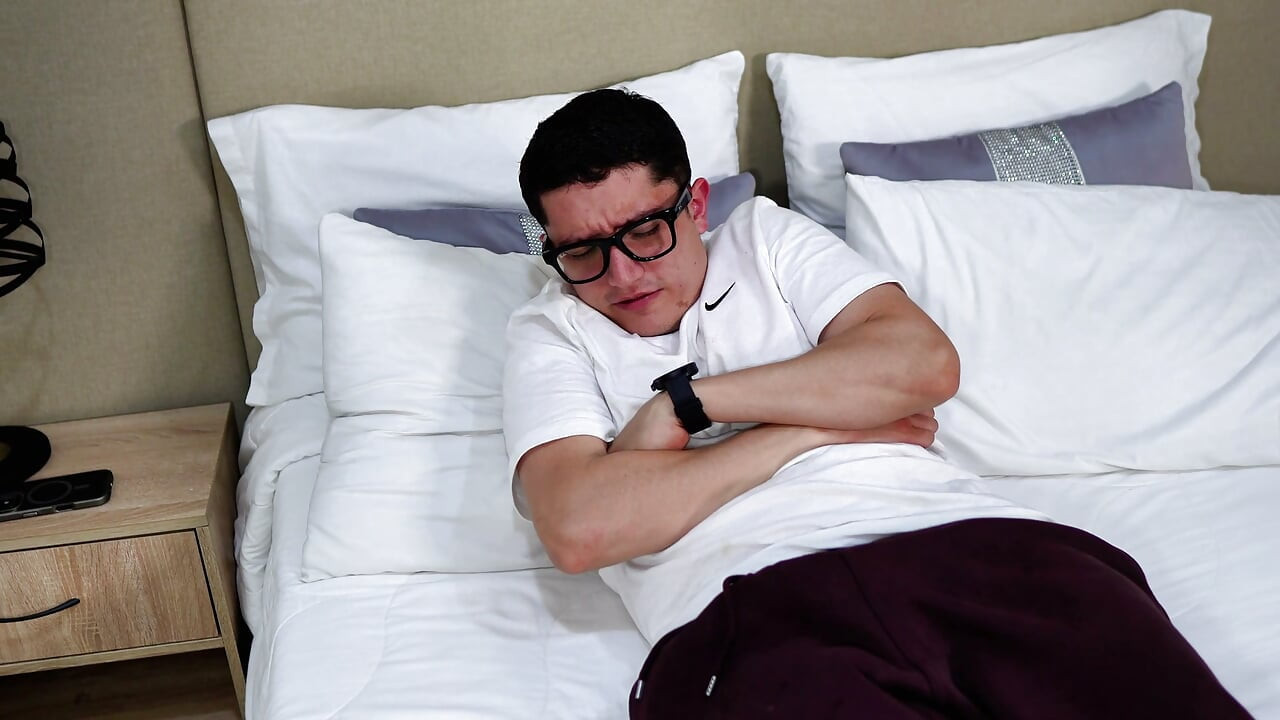 Doctor's recommendations: fuck with the nurse and receive a deep blowjob until I cum in my mouth