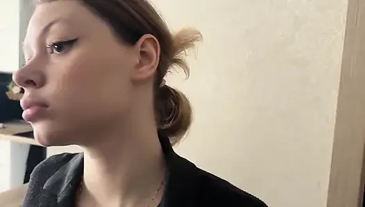 Üvey annenin götüne tapma ve podyum: ama kenetlenen göt fetişi pozları