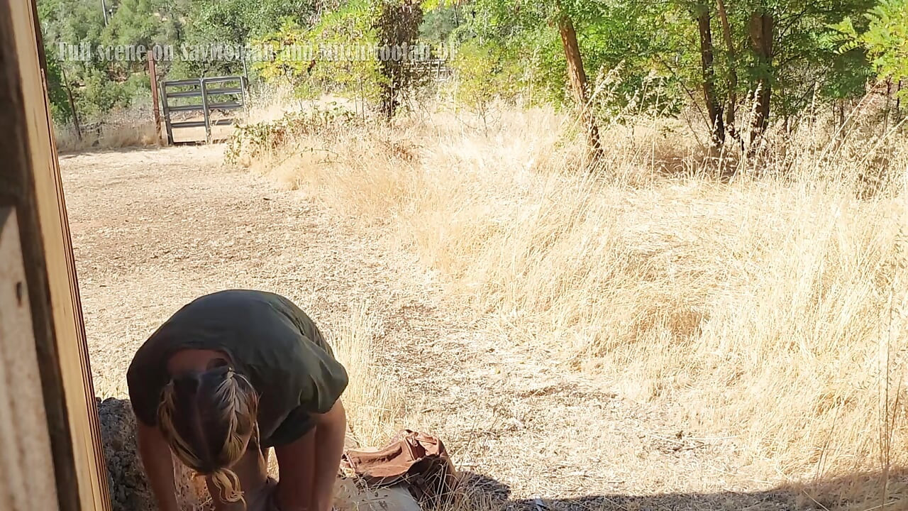 Cowgirl buitenshuis cumwalk compilatie