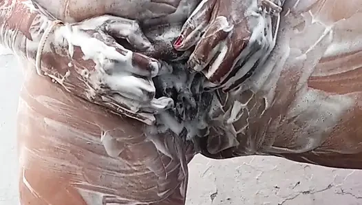 Pertunjukan mandi bugilku