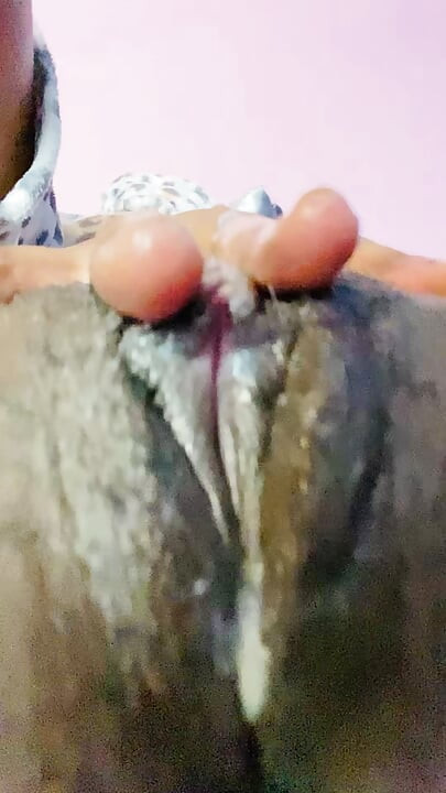 Fingering video - digging deep in my creamy pretty black pussy