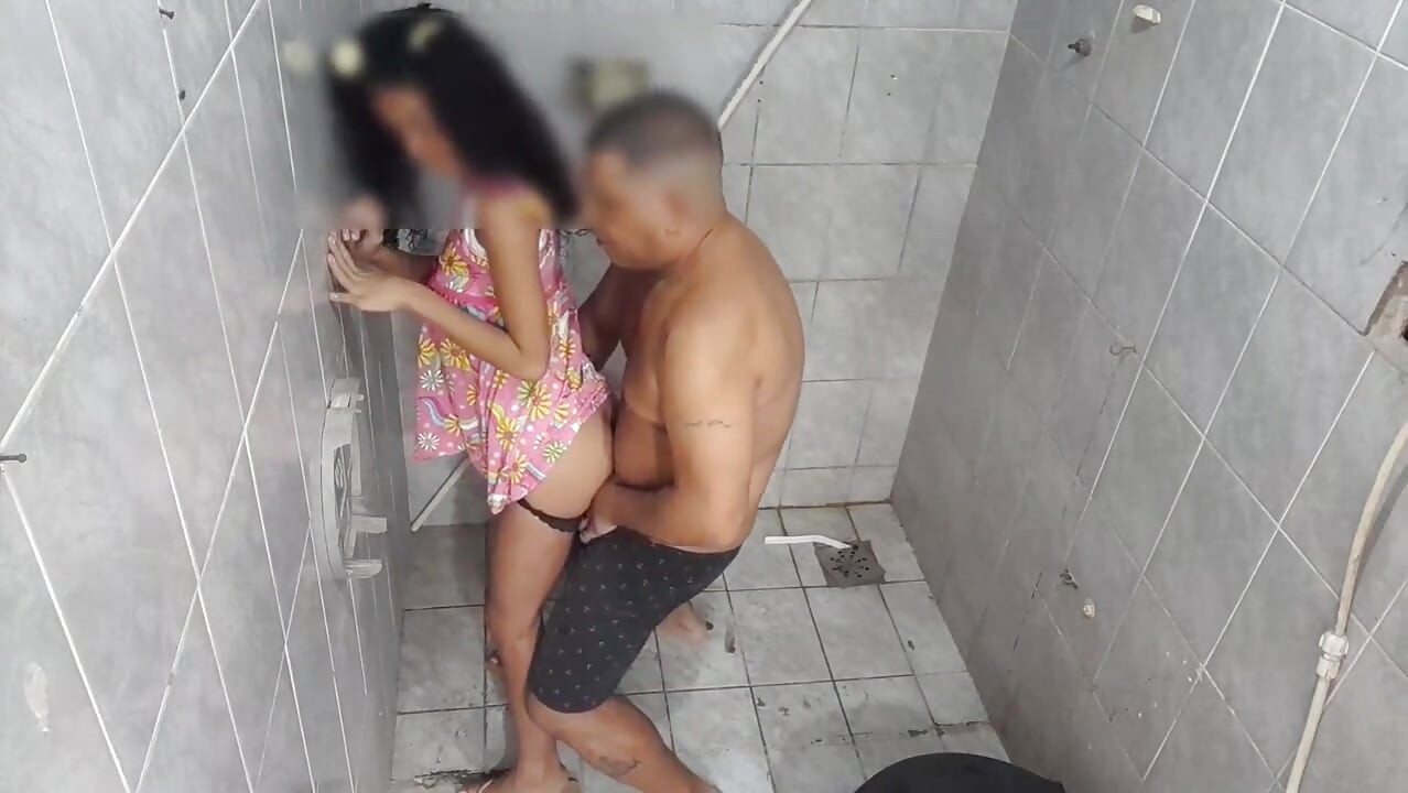 Stepdaughter with a Beautiful and Large Butt Thanks Her Stepdad for the New 100% Anal Dress