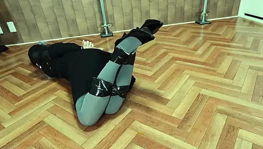 Die anvisierte Bürofrau wurde mit Klebeband gefesselt