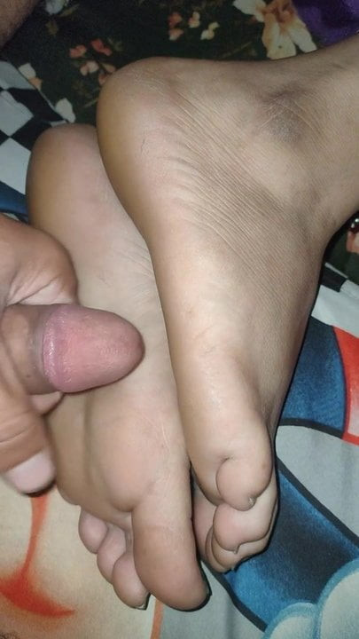 Footjob cumshot in soles